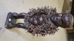 Un fétiche anthropomorphe Nkisi Bakongo - bois sculpté polychrome, clous,...