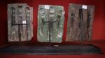 Trois reliefs en bronze montés sur un même socle à...