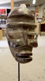 Un masque Bété en bois polychrome - Côte d'Ivoire -...