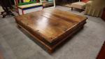 Une table basse carrée en bois naturel - H. :...
