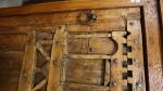 Une petite armoire rustique - Swat, Pakistan - H.: 146...