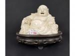 Un Bouddha assis en porcelaine - CHINE - époque début...