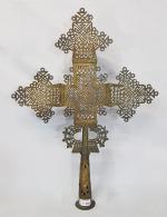 Une croix copte de procession en bronze ajouré - Lalibela...
