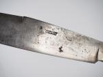 Couteau espagnol "navaja" en corne teintée et métal (lame marquée...
