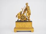 Pendule début XIXème en bronze à patine dorée et brune...