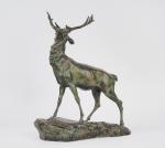T. CARTIER.
"Le cerf".
Sculpture en bronze à patine verte. 
Signée.
Dim: 44...