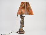 CORNIZIERE.
"la liseuse".
Scultpure chryséléphantine, montée en lampe. 
H. 33 cm (petits...