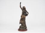 COUDRAY.
"Jeune pêcheuse de perle".
Sculpture en bronze à patine médaille. 
Signée.
H....