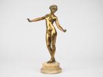 P. PHILIPPE.
"Jeune fille nue".
Sculpture en bronze doré sur son socle...