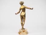 P. PHILIPPE.
"Jeune fille nue".
Sculpture en bronze doré sur son socle...