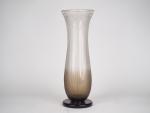 SCHNEIDER.
Vase "Fleurettes" en verre incolore et fumé à la base,...