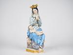 Tisanière XIXème en porcelaine polychrome figurant une Vierge à l'enfant...