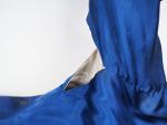Robe en soie bleue à décor de dragons.
Indochine vers 1930...