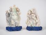 Deux statuettes en opaline représentant un buddai et une divinité...