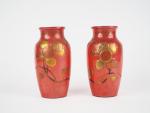 Paire de vases en céramique du Japon à décor laqué...