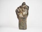 FRANCK. L.
"Le poing olympique".
Sculpture en bronze à patine brune, numérotée...