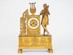 Pendule début XIXème en bronze doré à décor d"une allégorie...