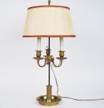 Lampe bouillotte de style Louis XVI en bronze éclairant à...