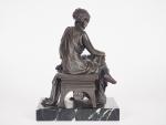 Ecole francaise XIXème.
"Femme à l'antique".
Sculpture en bronze à patine sur...