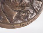 Charles CAPELLARO.
"Victor Hugo".
Plaque en bronze à patine brune.
Signée.
Diam. 17 cm.