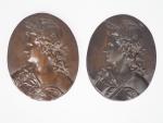 Paire de plaques XIXème en bronze à patine brune.
"Mariannes".
Dim. 22...