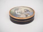 Boïte Louis XVI en écaille brune, ornée d'une miniature sur...