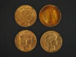 Ensemble comprenant quatre pièces de 20 francs or, 1900, 1901,...