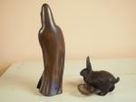 Sujet en bronze 'lapin' et un sujet en bronze Extrême-orient...