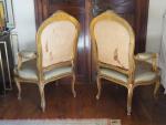 Paire de fauteuils à dos plat de style Louis XV...