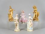 Cinq différentes statuettes fin XIXème en porcelaine polychrome et biscuit...
