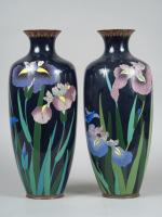 Paire de vases Extrême-Orient fin XIXème en émaux polychromes cloisonnés,...