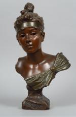 E. VILLANIS "Phryne"
Sculpture en bronze à double patine. 
Signée. 
H....