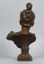E. VILLANIS "Phryne"
Sculpture en bronze à double patine. 
Signée. 
H....