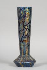 Vase 1900 en verre irisé
H. 31,5 cm