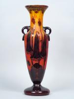 Le Verre Francais. Vase "campanules" en verre poudré rouge, jaune...