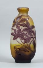 GALLE. Grand vase ovoïde en verre, à décor gravé en...