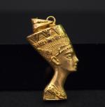 Pendentif de style égyptien en or jaune.
H. 3 cm
Poids. 21,03...