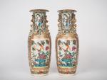 Paire de vases balustres en porcelaine de Canton, décor de...