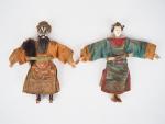 Deux marionnettes en bois laqué représentant des acteurs de théatre...