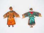 Deux marionnettes en bois laqué représentant des acteurs de théatre...