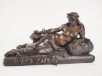 Ecole francaise XIXème.
"Cléopatre mordue par le serpent".
Sculpture en bronze à...