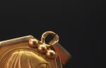 Petite médaille religieuse de forme octogonale en or jaune, figurant...