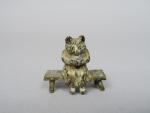 Petit sujet en bronze polychrome de Vienne 'chatte assise'