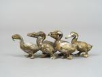 Sujet en bronze 'six canards'
Dim. 3,5 x 9,5 cm