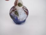 DAUM Nancy.
Soliflore miniature en verre à décor gravé et émaillé...