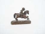 Sujet XIXème en bronze à patine brune "cavalier".
Dim. 5,5 x...