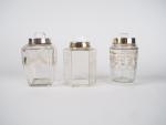 3 flacons de style Louis XVI en cristal gravé à...