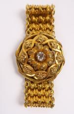 Bracelet Napoléon III en or ajouré à décor de motifs...