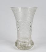 Vase en cristal de Bohème, à décor de croisillons et...