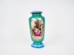 Vase Napoléon III en porcelaine polychrome, à décor d'enfant dans...